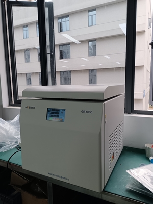 8000r/min 24*5ml Kapazität Niedriggeschwindigkeits-Automatische Zentrifuge GR-600C