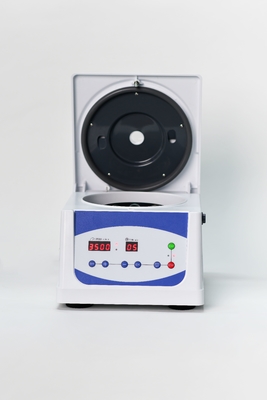 Kompakte 8x15 ml Kapazität Niedriggeschwindigkeits-Zentrifuge Max 4000 RPM für Laboreffizienz