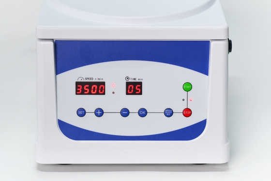 Niedriggeräusche 4000 Umdrehungen/min. Niedriggeschwindigkeitszentrifuge 2100xg RCF für Routineanwendungen im Labor