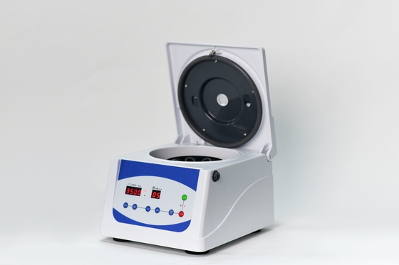 Kompakte 8x15 ml Kapazität Niedriggeschwindigkeits-Zentrifuge Max 4000 RPM für Laboreffizienz