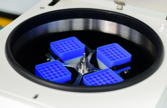 Biosicherheits-Zentrifuge zur automatischen Enthauptung mit einer Geschwindigkeitsgenauigkeit von ± 10 r/min und einer maximalen Geschwindigkeit von 6000 r/min
